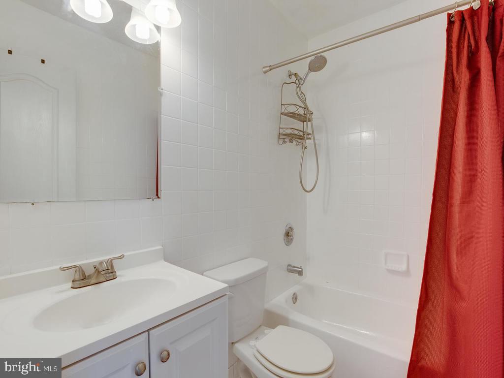 4078 Rustico Road Baltimore, MD 21220 - Photo 27 of 40 Upper level full bath