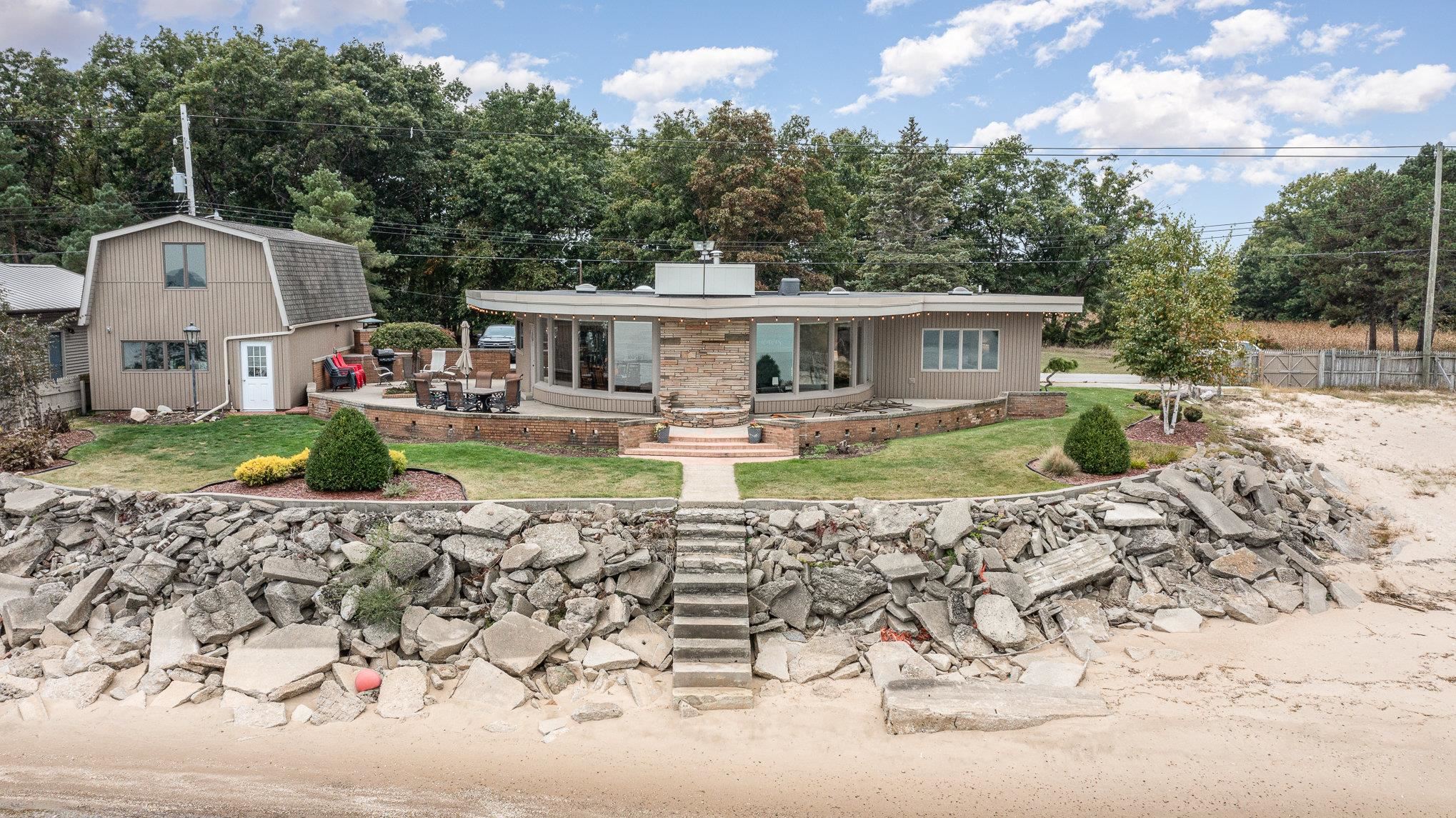 408 Ricoma Beach Road Bay City, MI 48706 - Photo 1 of 31 Gallery Image 1