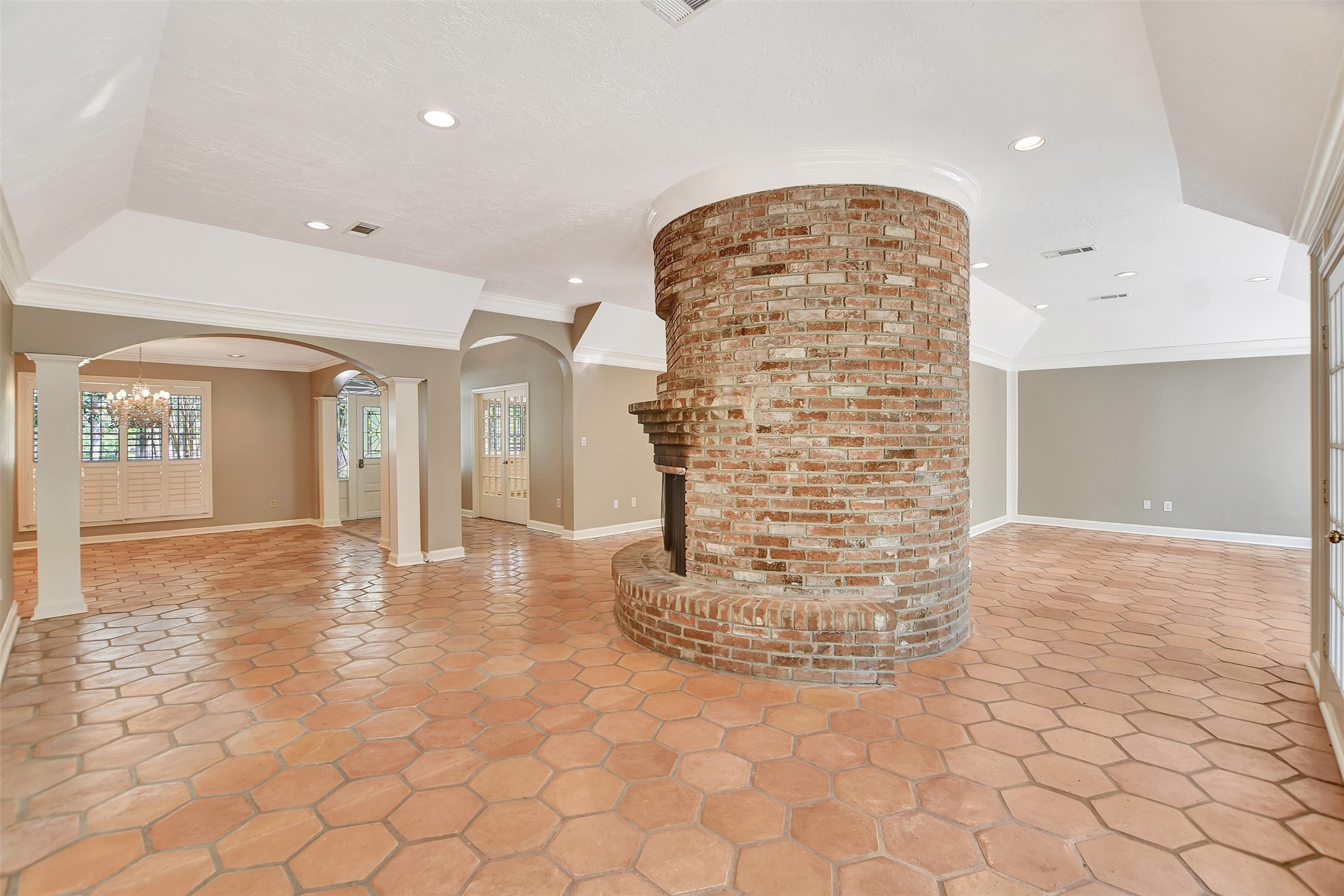 16002 Koenig Lane Conroe, TX 77384 - Photo 11 of 48 Living areas