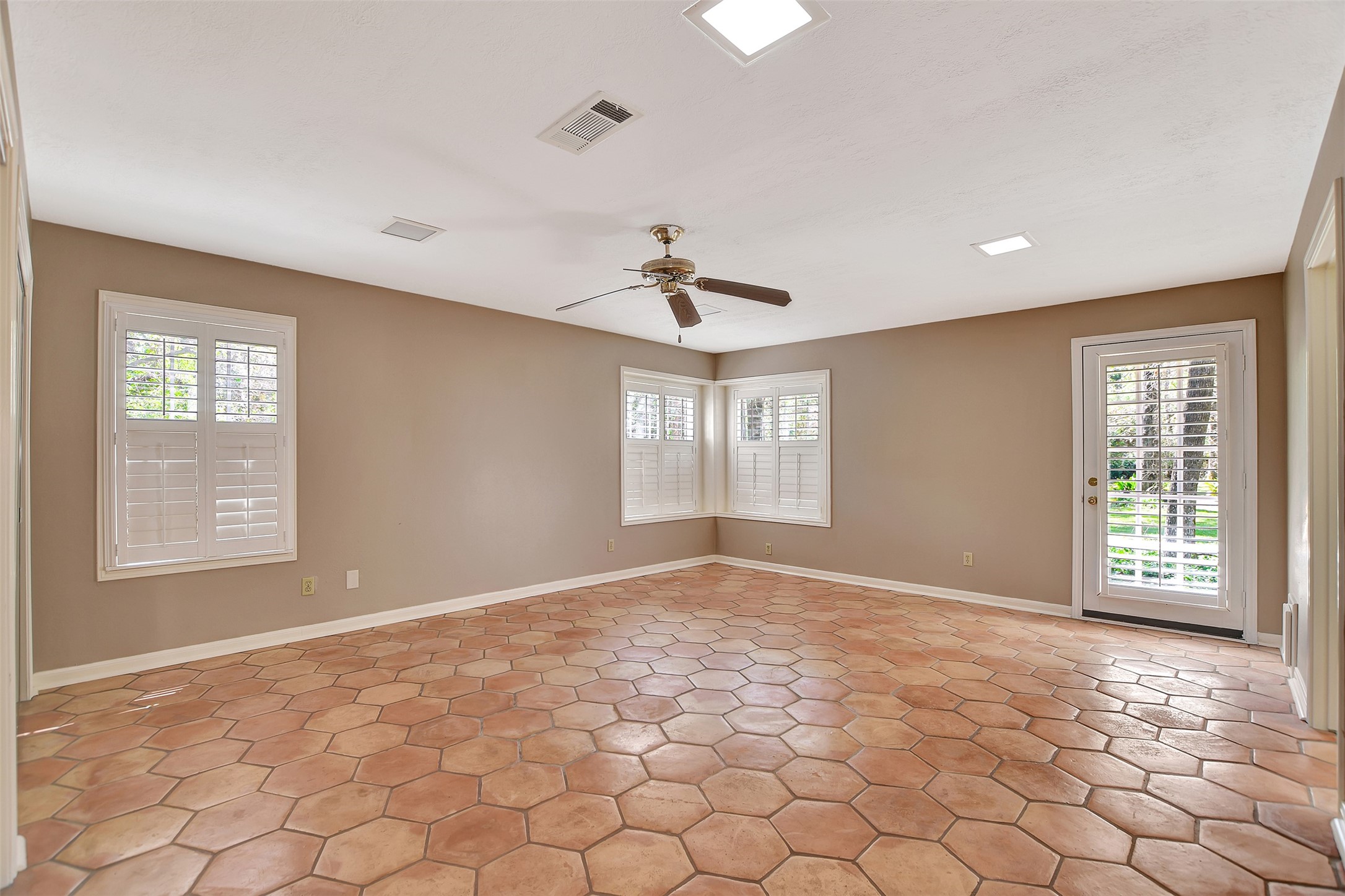 16002 Koenig Lane Conroe, TX 77384 - Photo 21 of 48 Primary bedroom