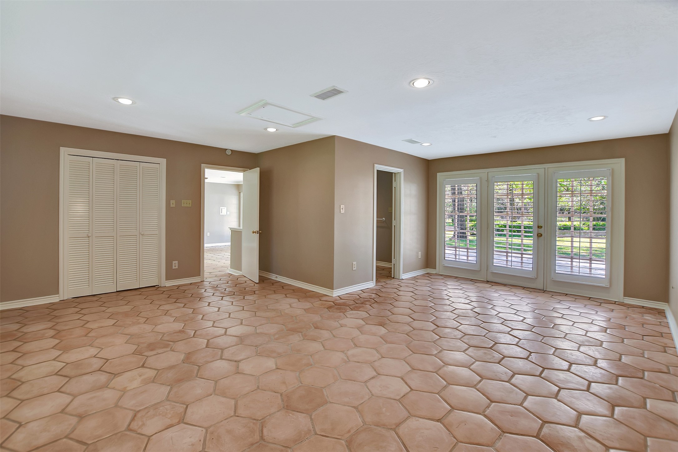 16002 Koenig Lane Conroe, TX 77384 - Photo 31 of 48 Mother-in-law suite