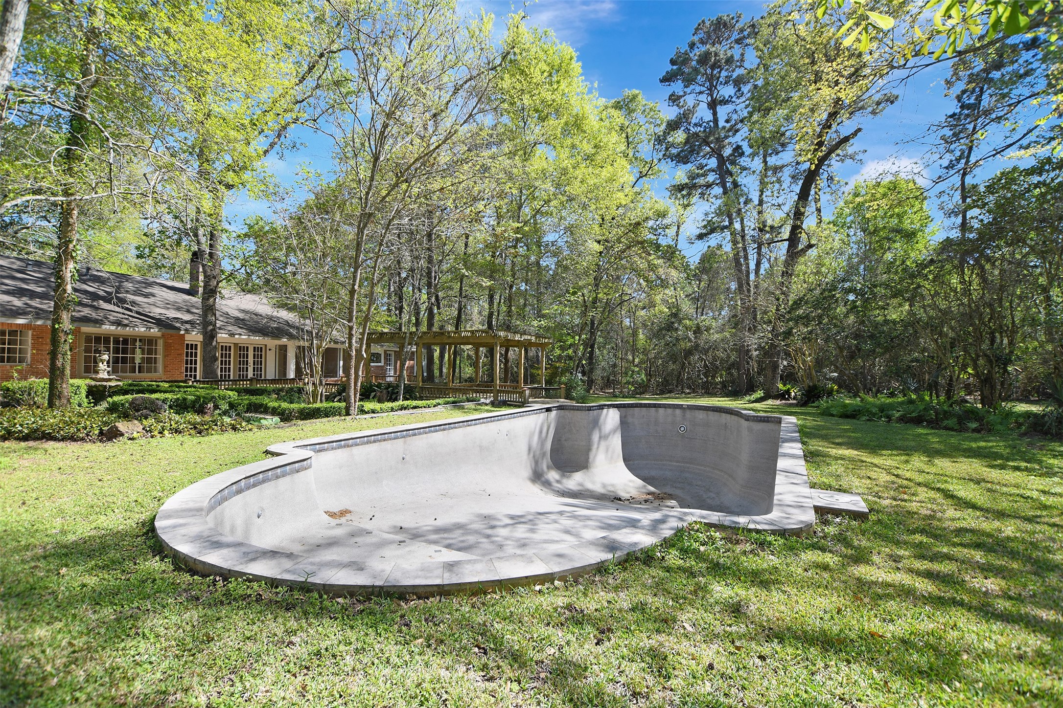 16002 Koenig Lane Conroe, TX 77384 - Photo 39 of 48 a view of a fountain in the middle of a garden