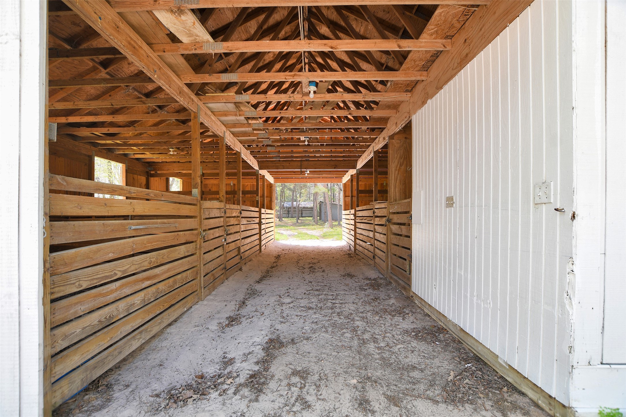 16002 Koenig Lane Conroe, TX 77384 - Photo 43 of 48 5 stalls with tack room