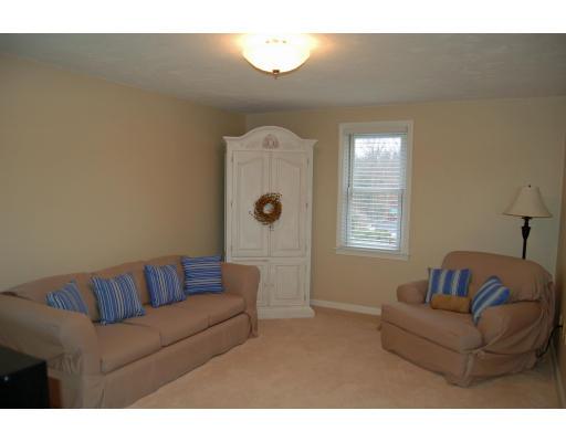 156 Willow Gate Rise Holliston, MA 01746 - Photo 15 of 24 Gallery Image 15