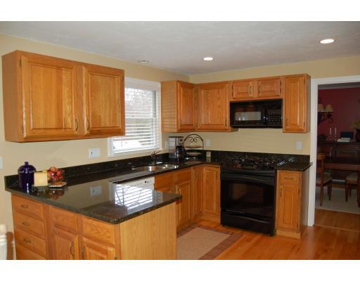 156 Willow Gate Rise Holliston, MA 01746 - Photo 3 of 24 Gallery Image 3
