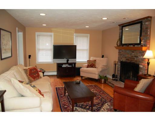 156 Willow Gate Rise Holliston, MA 01746 - Photo 4 of 24 Gallery Image 4