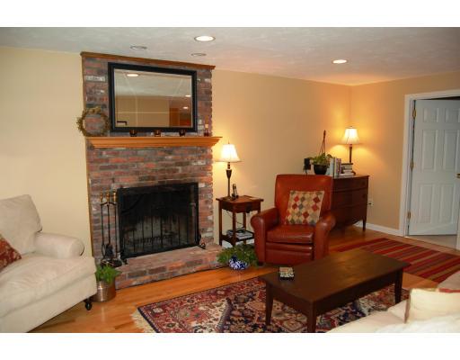 156 Willow Gate Rise Holliston, MA 01746 - Photo 5 of 24 Gallery Image 5