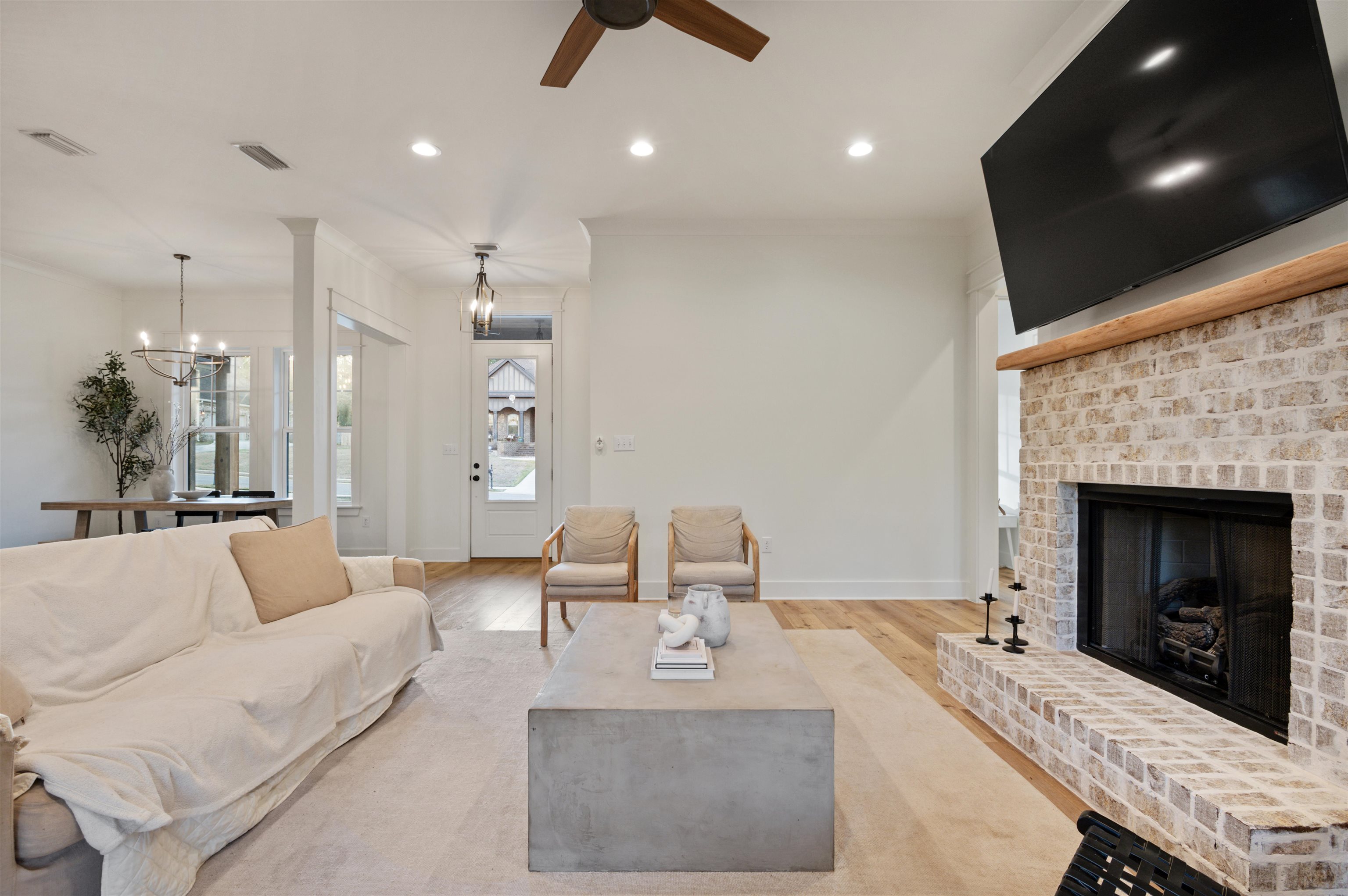 312 Pecan Ridge Boulevard Fairhope, AL 36532 - Photo 21 of 43 Living Room