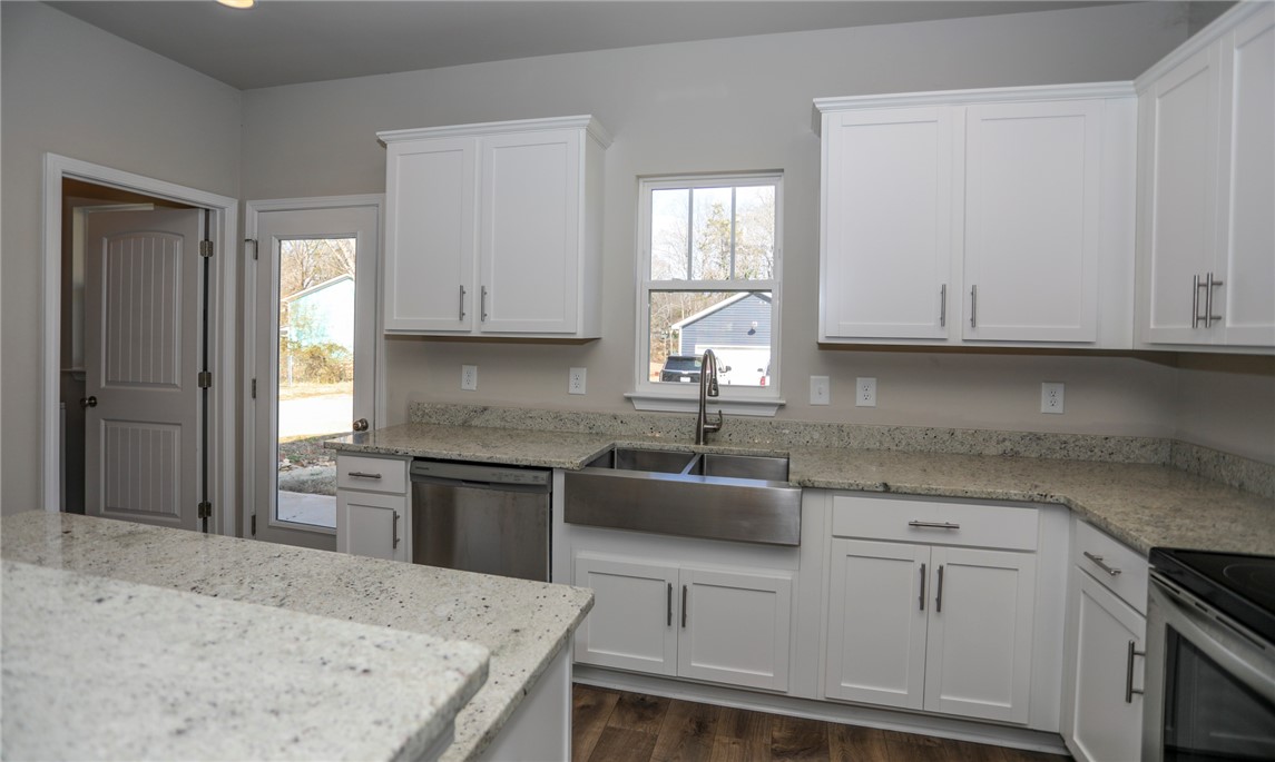 412 Grant Street Easley, SC 29640 - Photo 11 of 40 Kitchen w/Granite counters and island
