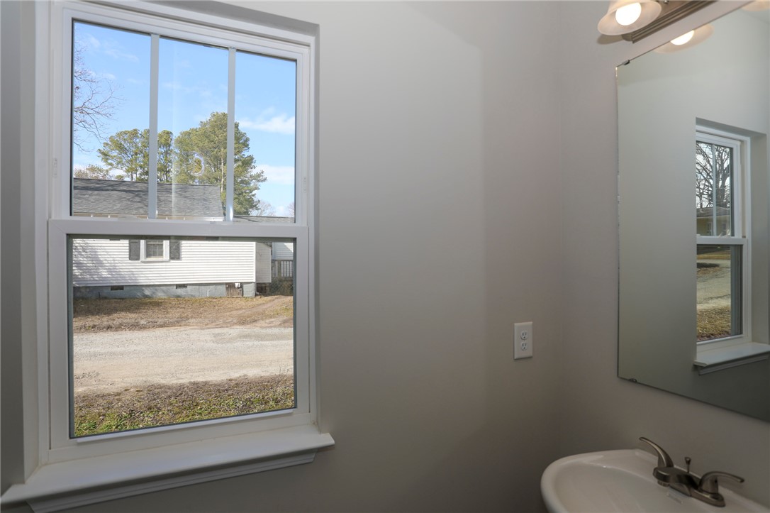 412 Grant Street Easley, SC 29640 - Photo 14 of 40 Powder room