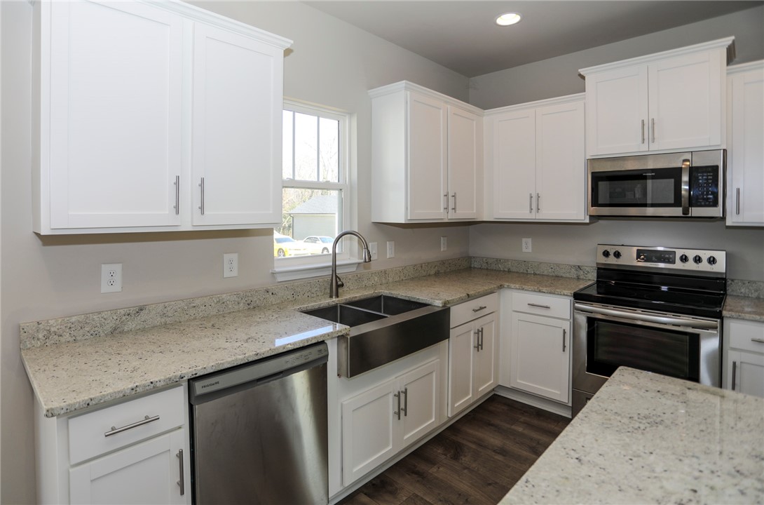412 Grant Street Easley, SC 29640 - Photo 9 of 40 Kitchen