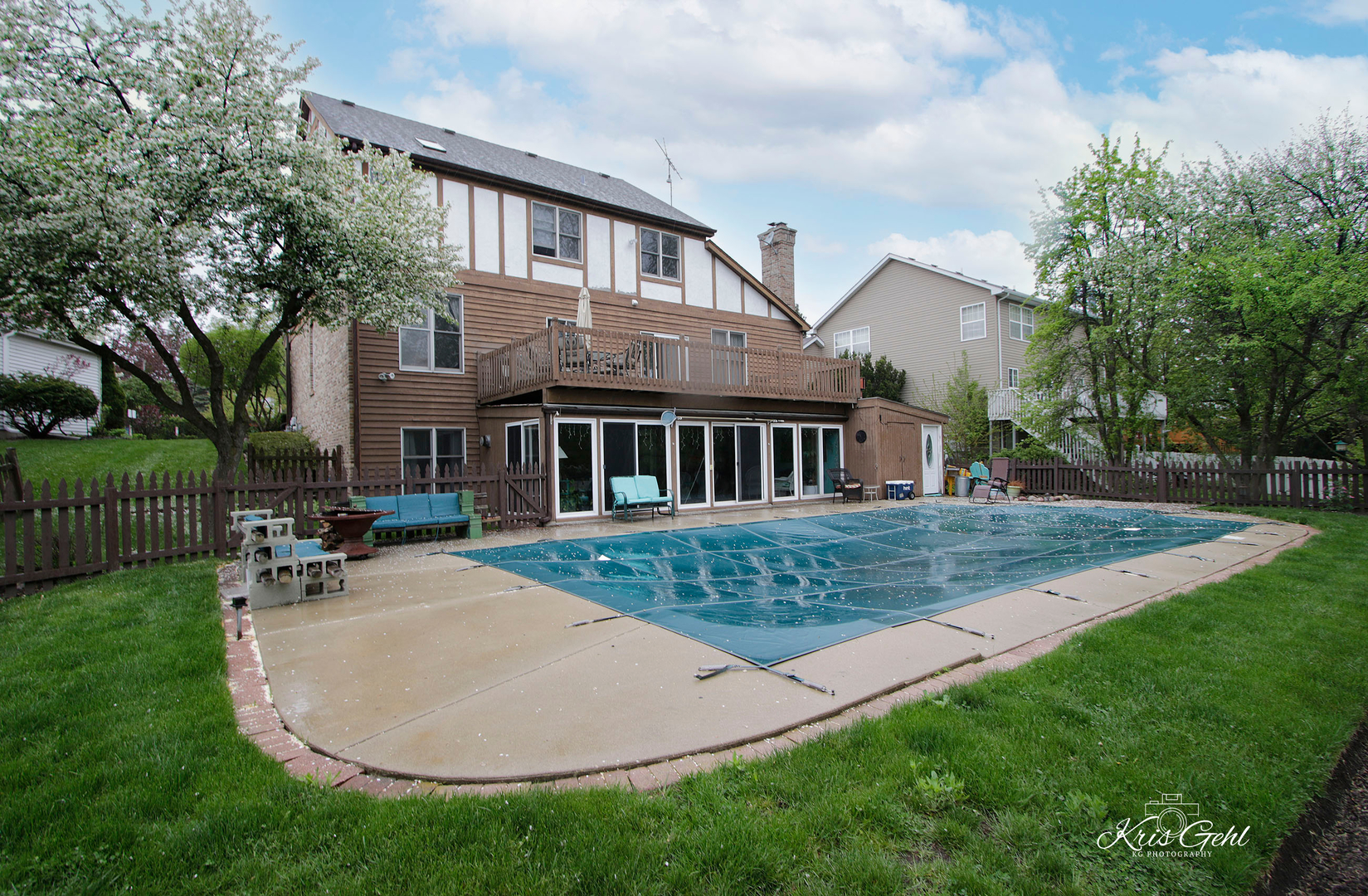 Undisclosed Address Lindenhurst, IL 60046 - Photo 31 of 32 front view of house with a yard