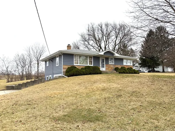 $2,100 | 2208 Stieg Road, Woodstock, IL 60098