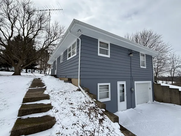 $2,100 | 2208 Stieg Road, Woodstock, IL 60098