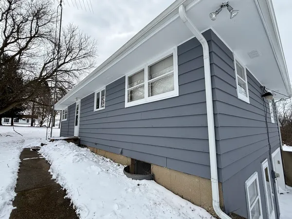 $2,100 | 2208 Stieg Road, Woodstock, IL 60098