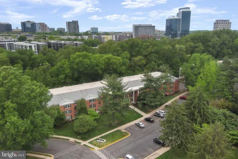 $559,900 | 7720 Tremayne Place, Unit 111, McLean, VA 22102