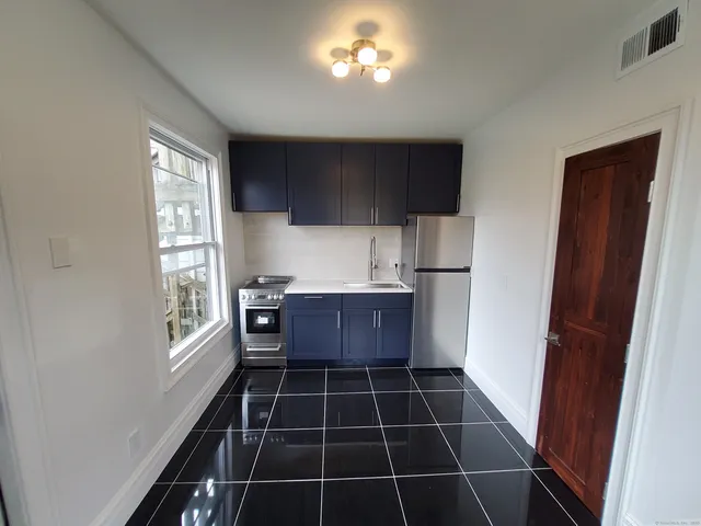 $1,700 | 347 Alden Avenue, Unit 3, New Haven, CT 06515