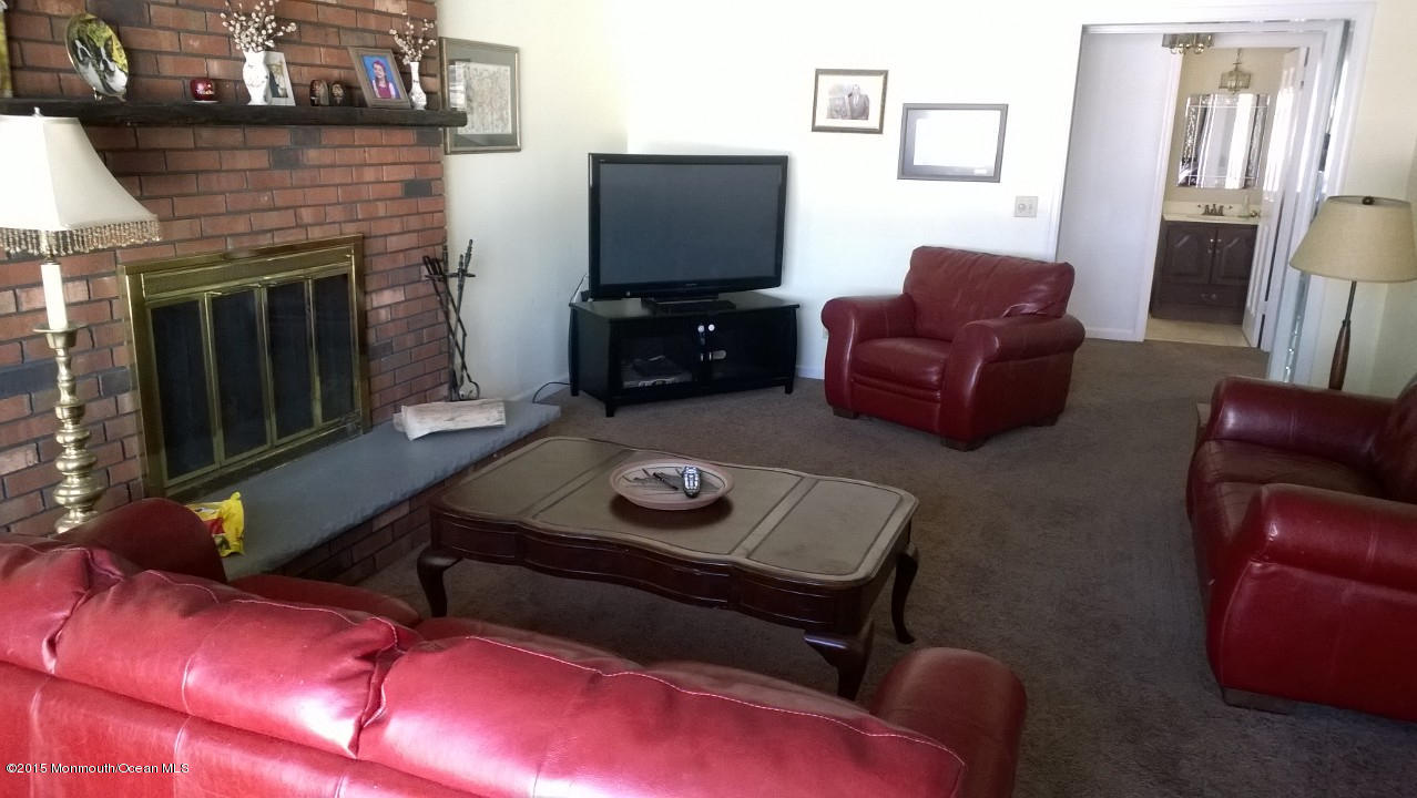 898 Elton Adelphia Road Freehold, NJ 07728 - Photo 8 of 14 Family room