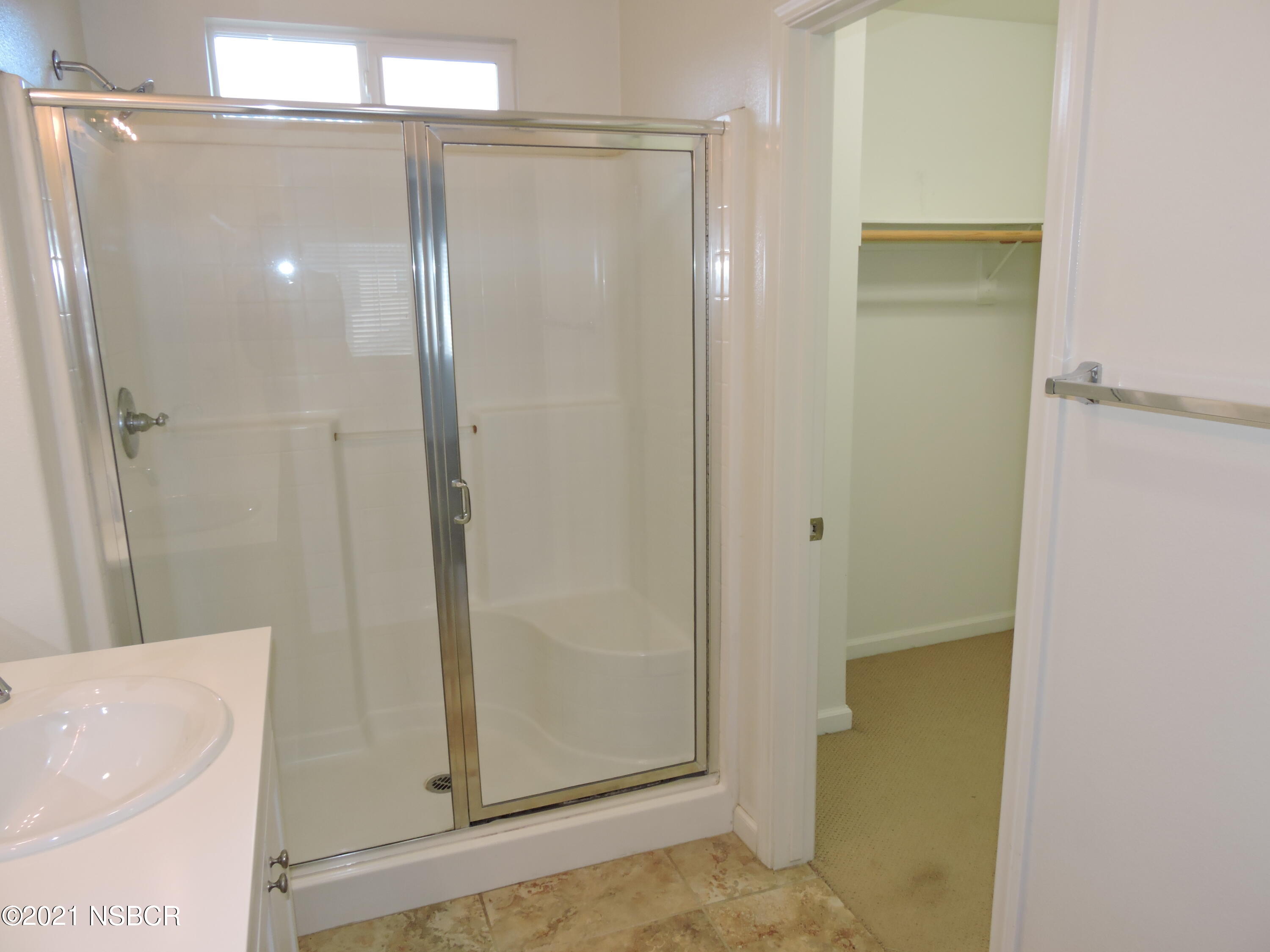 2000 Green Ridge Circle Lompoc, CA 93436 - Photo 11 of 20 Master bathroom
