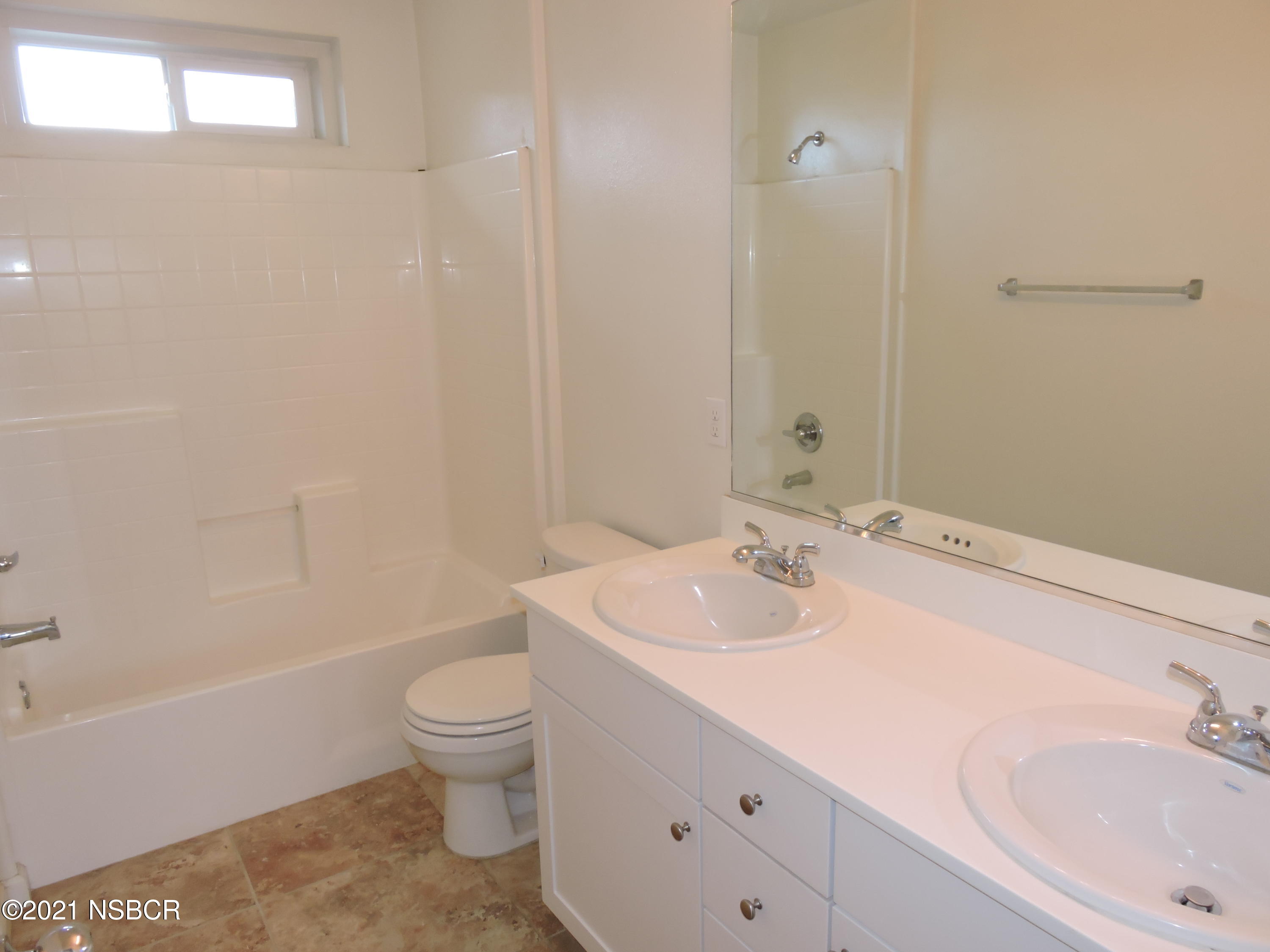 2000 Green Ridge Circle Lompoc, CA 93436 - Photo 14 of 20 Upstairs hall bathroom