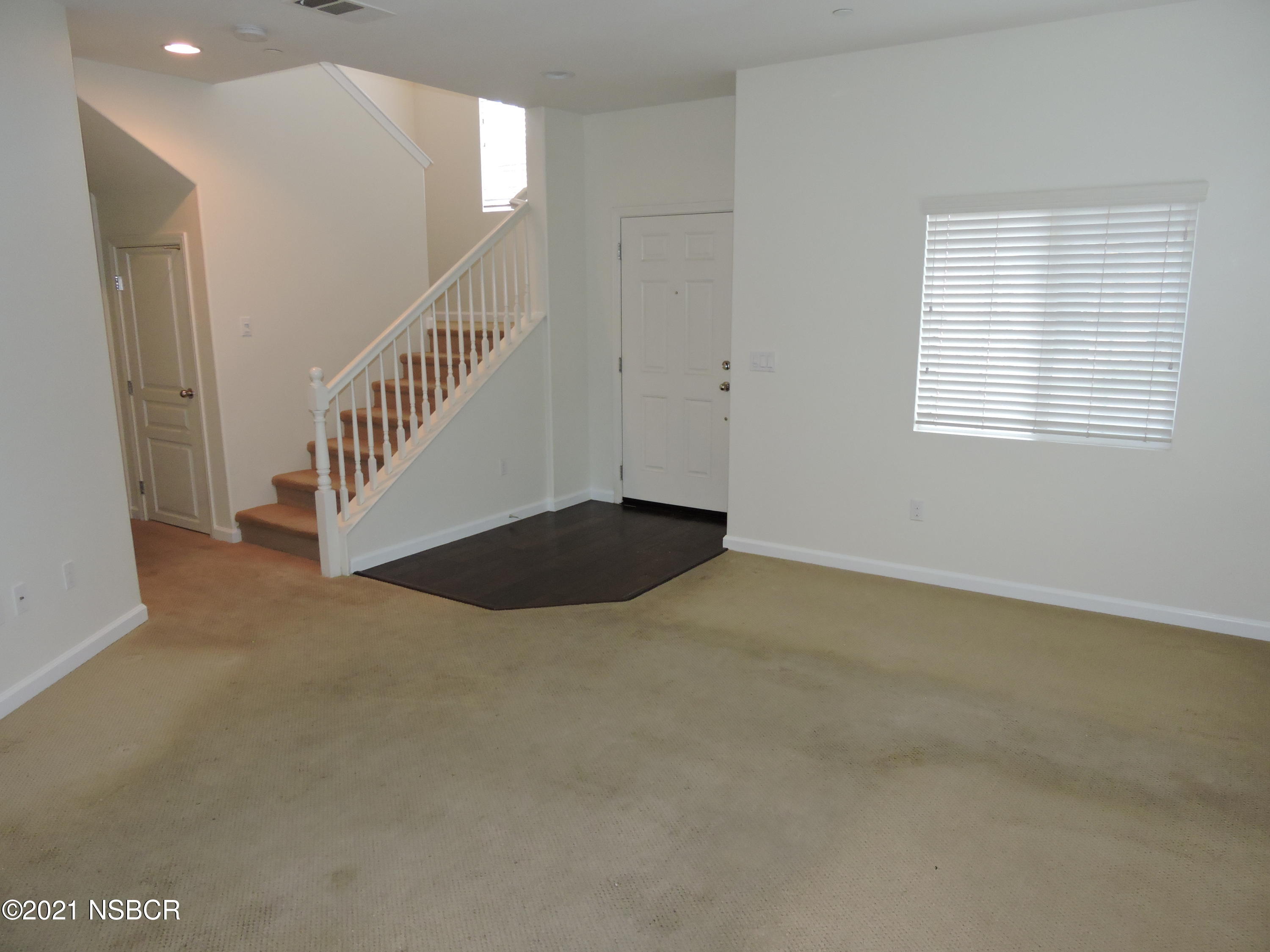 2000 Green Ridge Circle Lompoc, CA 93436 - Photo 4 of 20 Living room