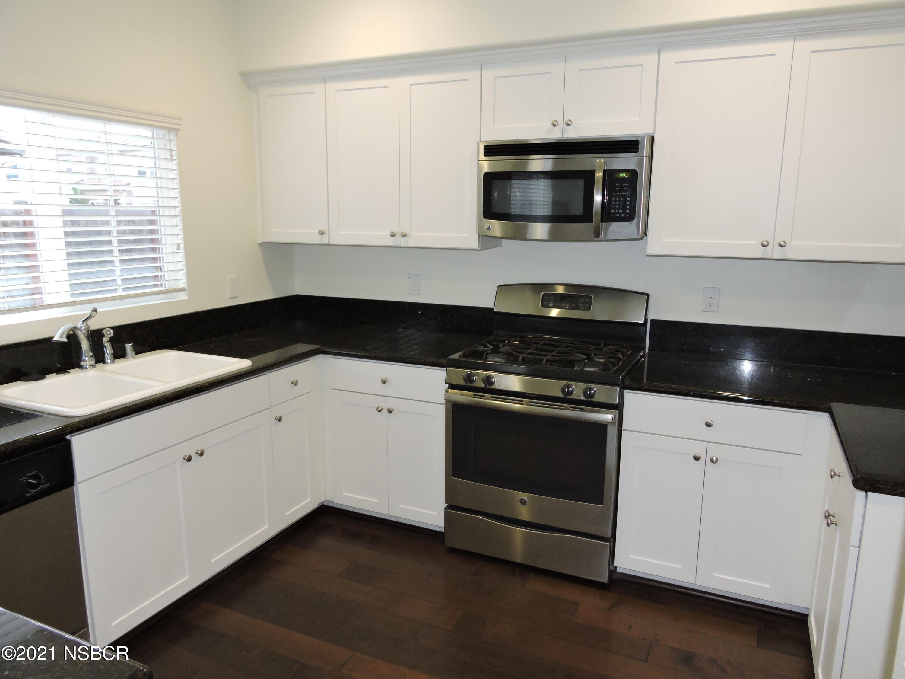 2000 Green Ridge Circle Lompoc, CA 93436 - Photo 7 of 20 Stainless steel appliances