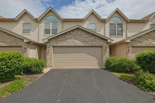 $289,900 | 11194 West Algonquin Road, Unit 11194, Huntley, IL 60142