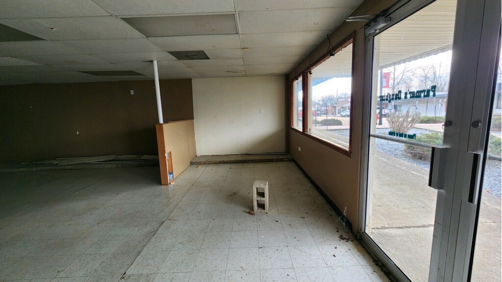 636 Main Street Friendship, TN 38034 - Photo 3 of 17 a room with window