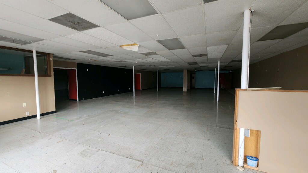 636 Main Street Friendship, TN 38034 - Photo 4 of 17 an empty room with a space