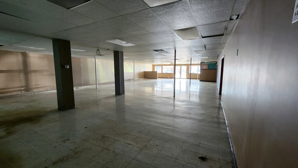 636 Main Street Friendship, TN 38034 - Photo 5 of 17 a view of a hallway