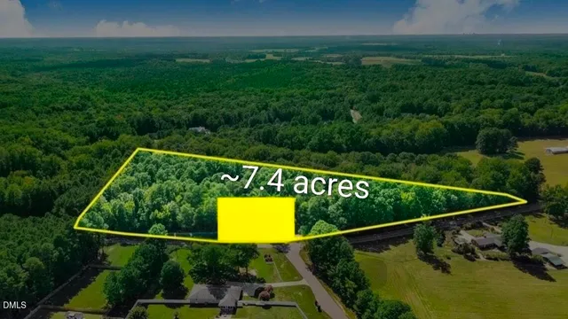 a view of a tennis court