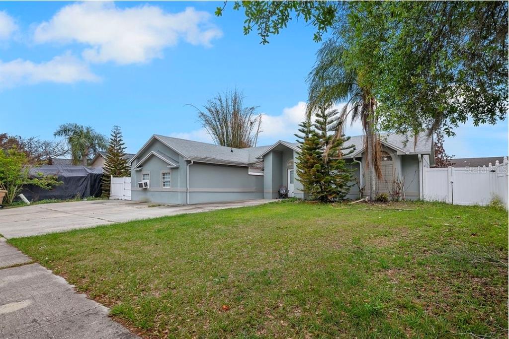 233 Red Maple Drive Kissimmee, FL 34743 - Photo 2 of 22