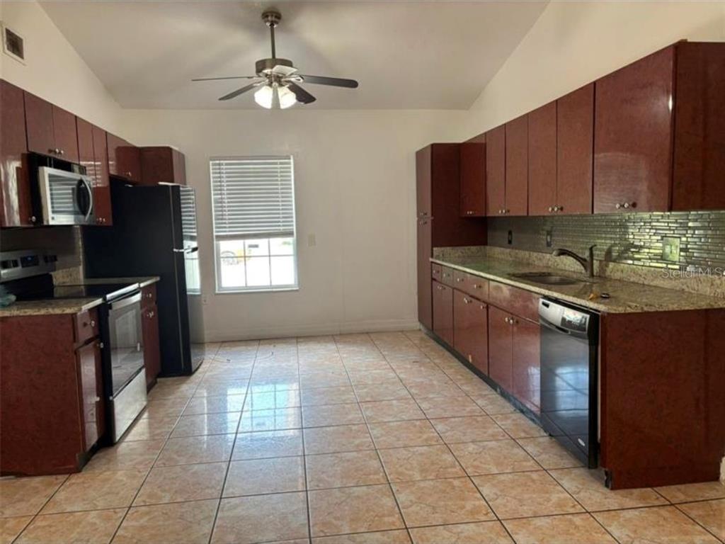 233 Red Maple Drive Kissimmee, FL 34743 - Photo 4 of 22