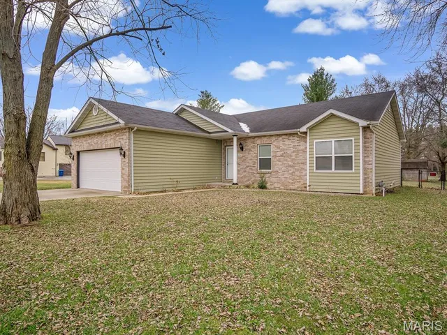 $320,000 | 1135 Nassau Drive, Edwardsville, IL 62025
