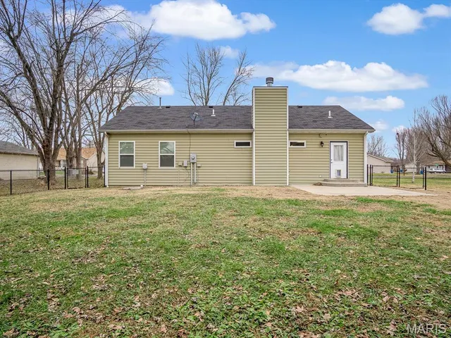 $320,000 | 1135 Nassau Drive, Edwardsville, IL 62025