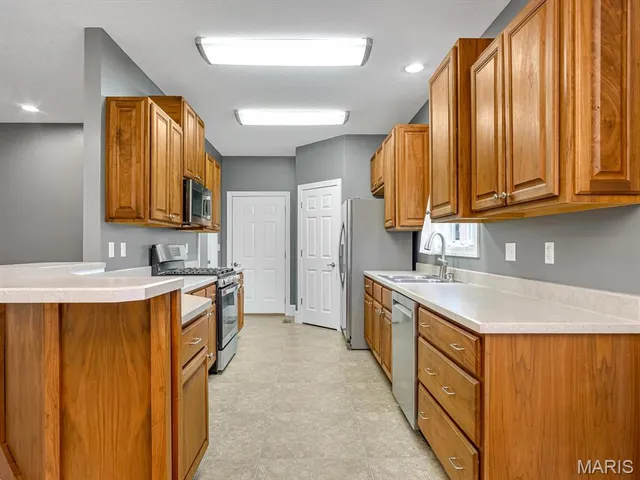 $320,000 | 1135 Nassau Drive, Edwardsville, IL 62025