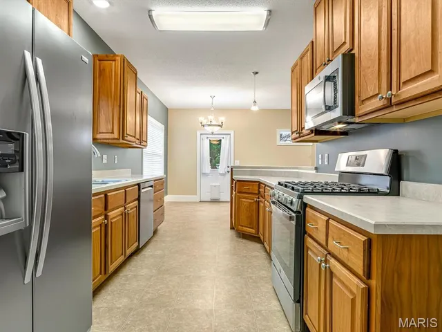 $320,000 | 1135 Nassau Drive, Edwardsville, IL 62025