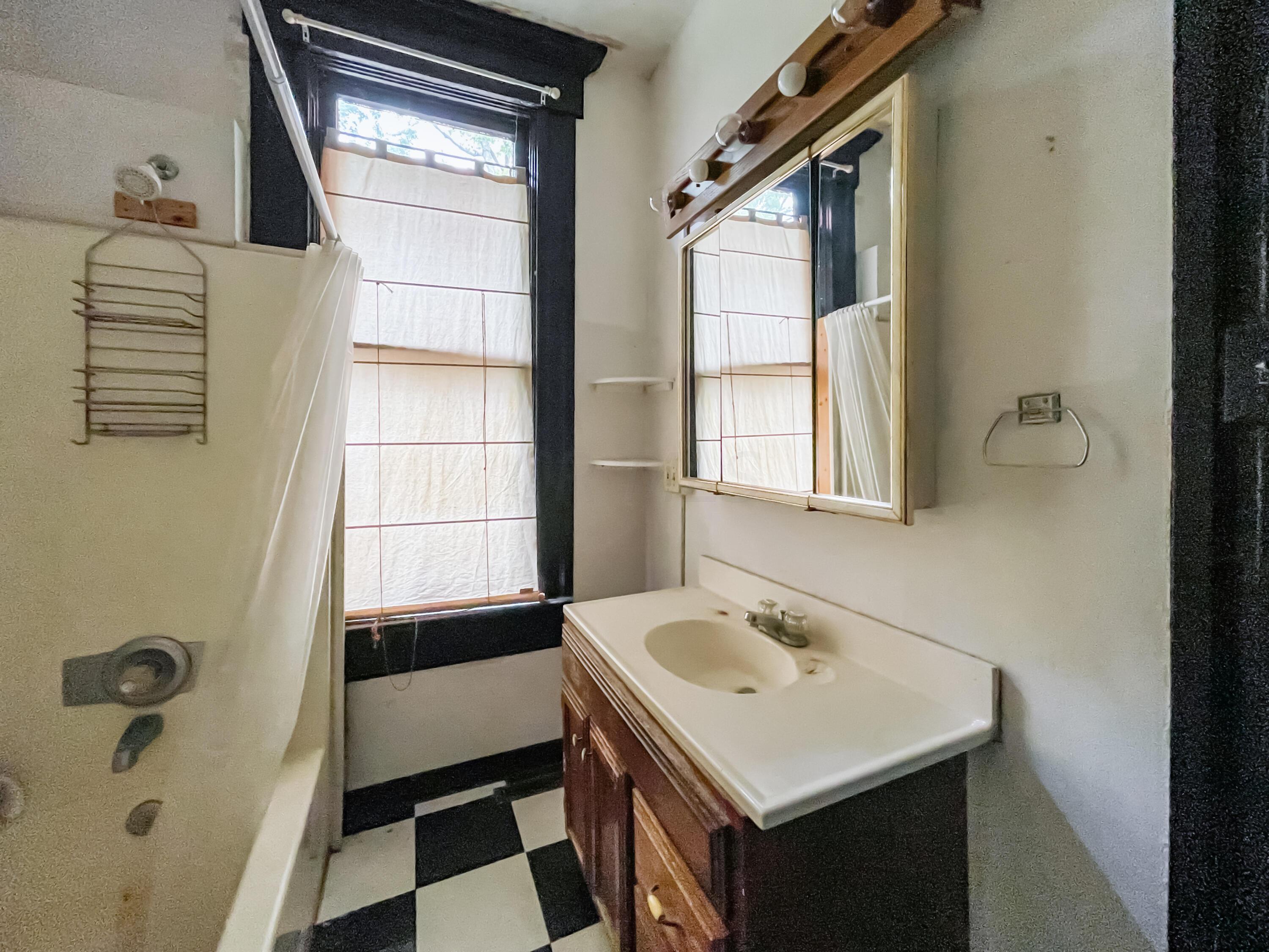1462 Bryden Road Columbus, OH 43205 - Photo 19 of 53 42276B17-A30F-4526-8FF8-59A6C92C83D3