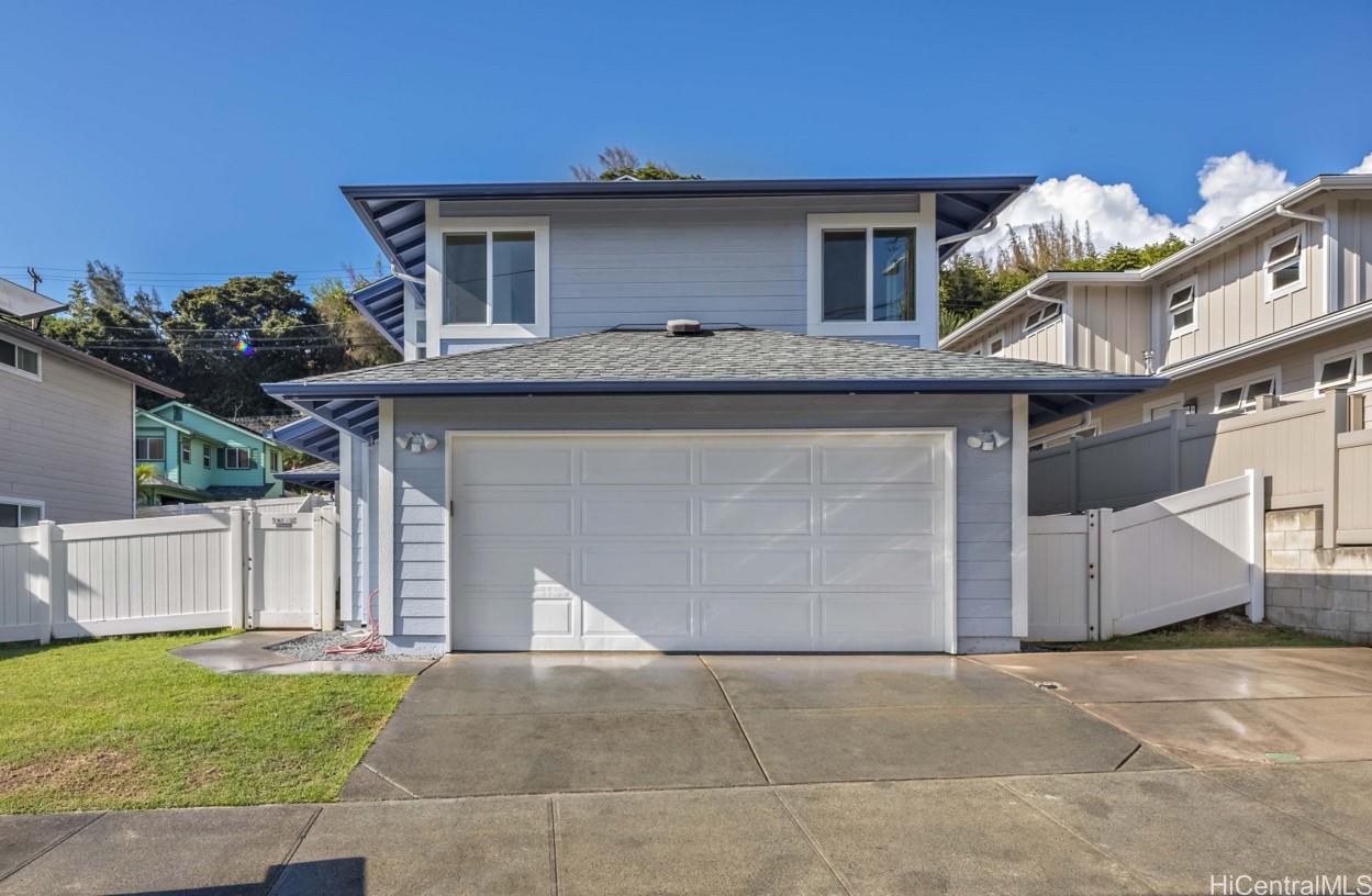 2174 Booth Road Honolulu, HI 96813 - Photo 1 of 1 a front view of a house with garden