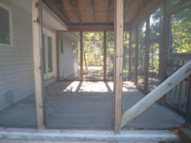 343 North Broton Road Muskegon, MI 49442 - Photo 20 of 24 20-Screen Porch