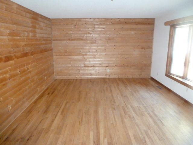 343 North Broton Road Muskegon, MI 49442 - Photo 7 of 24 7-Living Room