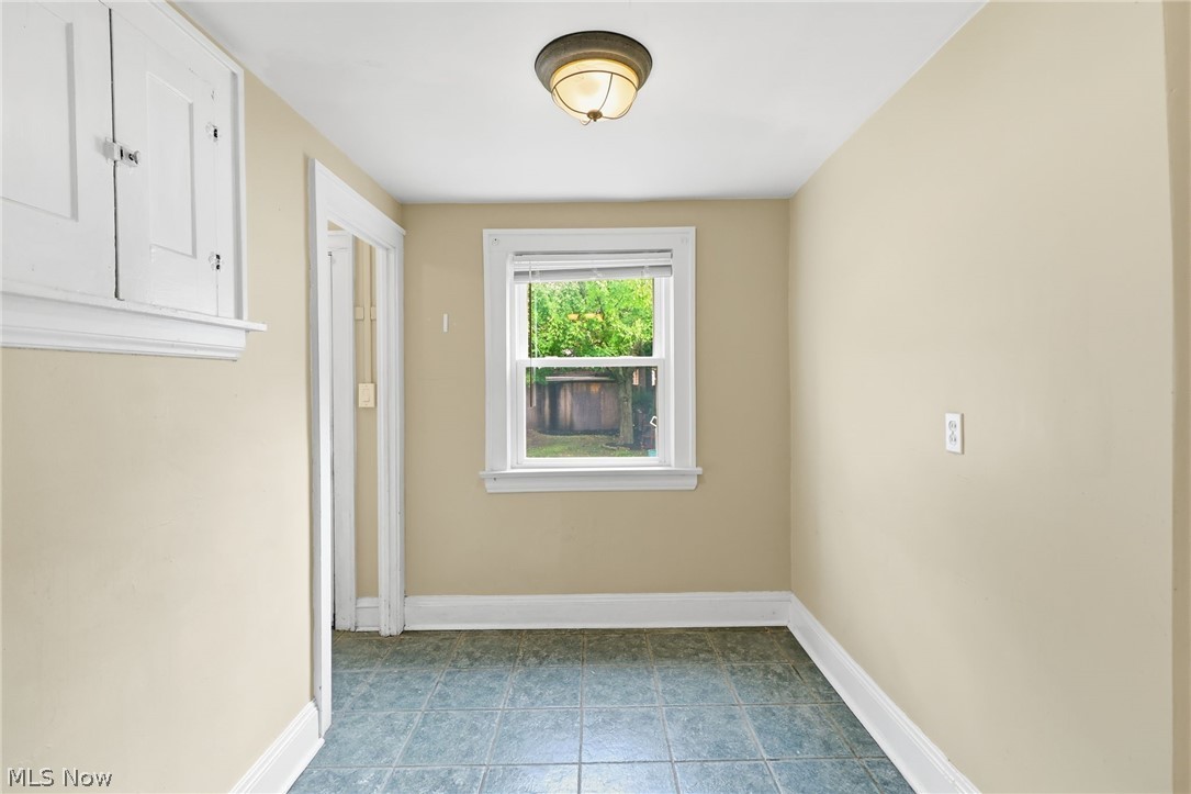 3511 Northcliffe Road Cleveland, OH 44118 - Photo 14 of 46 Breakfast Nook