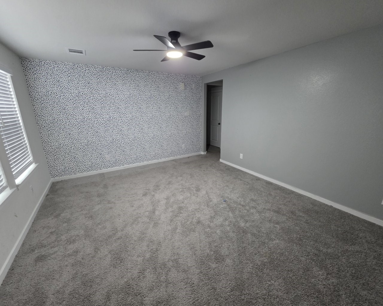 396 Weimer Lagoon Road La Porte, TX 77571 - Photo 15 of 25 an empty room with a ceiling fan and window