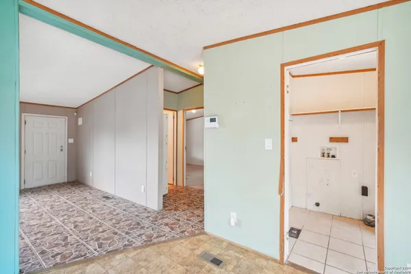 $240,000 | 140 Lake Terrace Drive, Lakehills, TX 78063