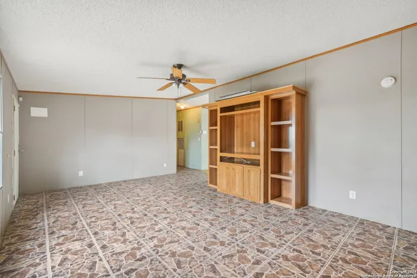 $240,000 | 140 Lake Terrace Drive, Lakehills, TX 78063