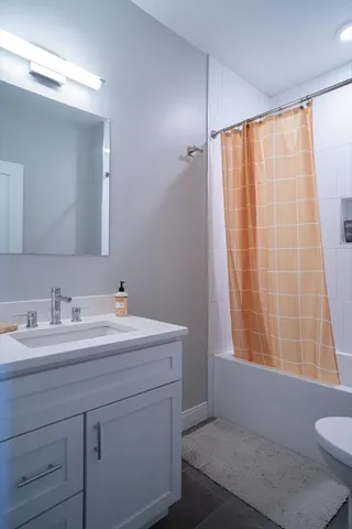 a view of livingroom with furniture