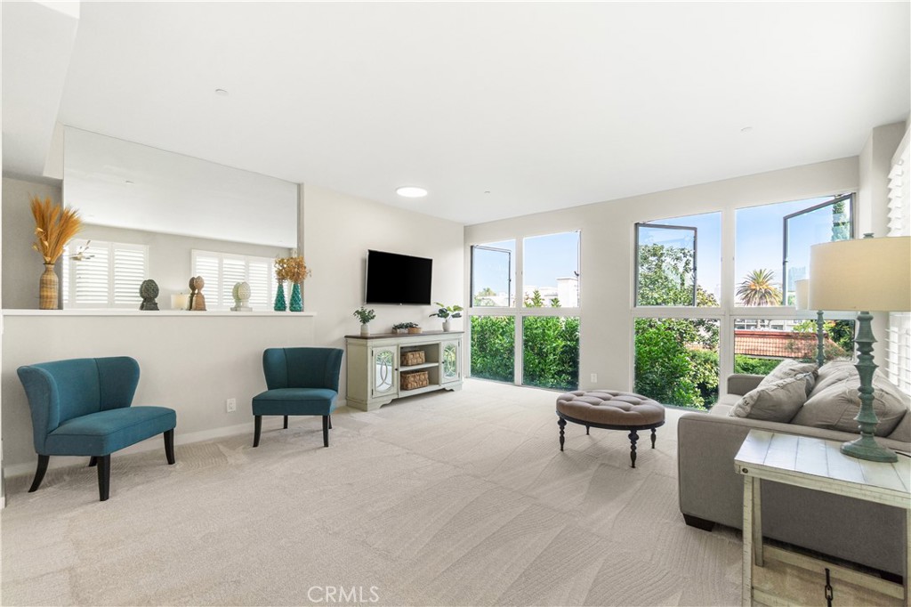 1927 Glendon Avenue, Unit 301 Los Angeles, CA 90025 - Photo 12 of 47