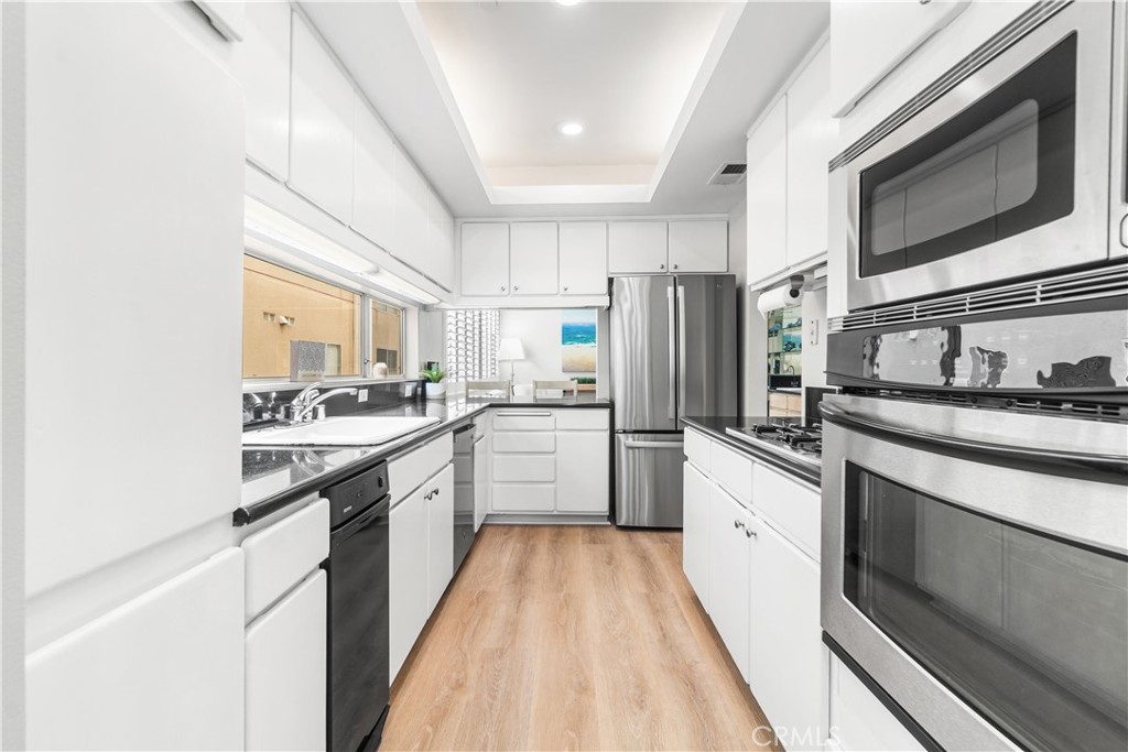 1927 Glendon Avenue, Unit 301 Los Angeles, CA 90025 - Photo 16 of 47