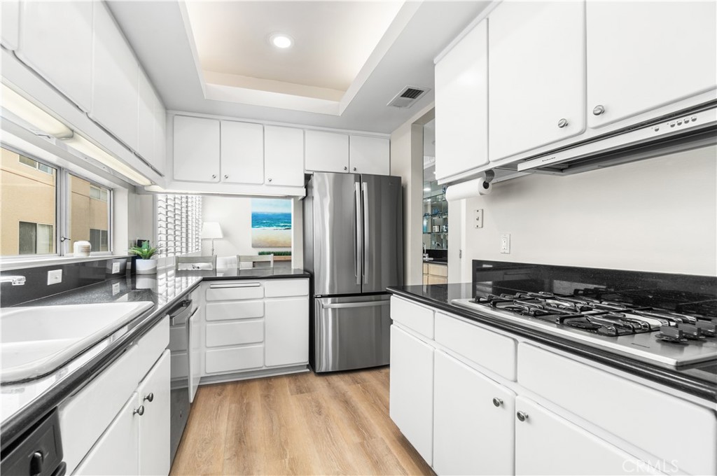 1927 Glendon Avenue, Unit 301 Los Angeles, CA 90025 - Photo 17 of 47