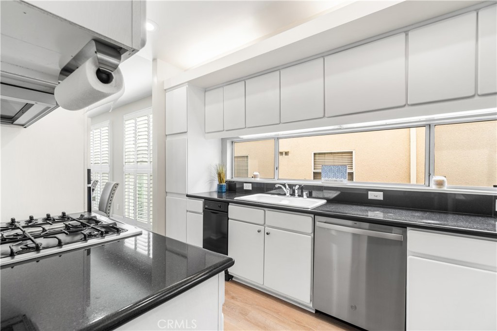 1927 Glendon Avenue, Unit 301 Los Angeles, CA 90025 - Photo 18 of 47